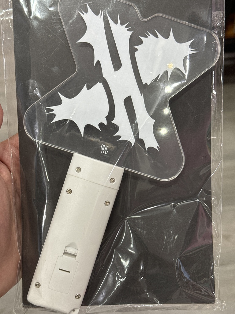 Xdinary Heroes Fanlight