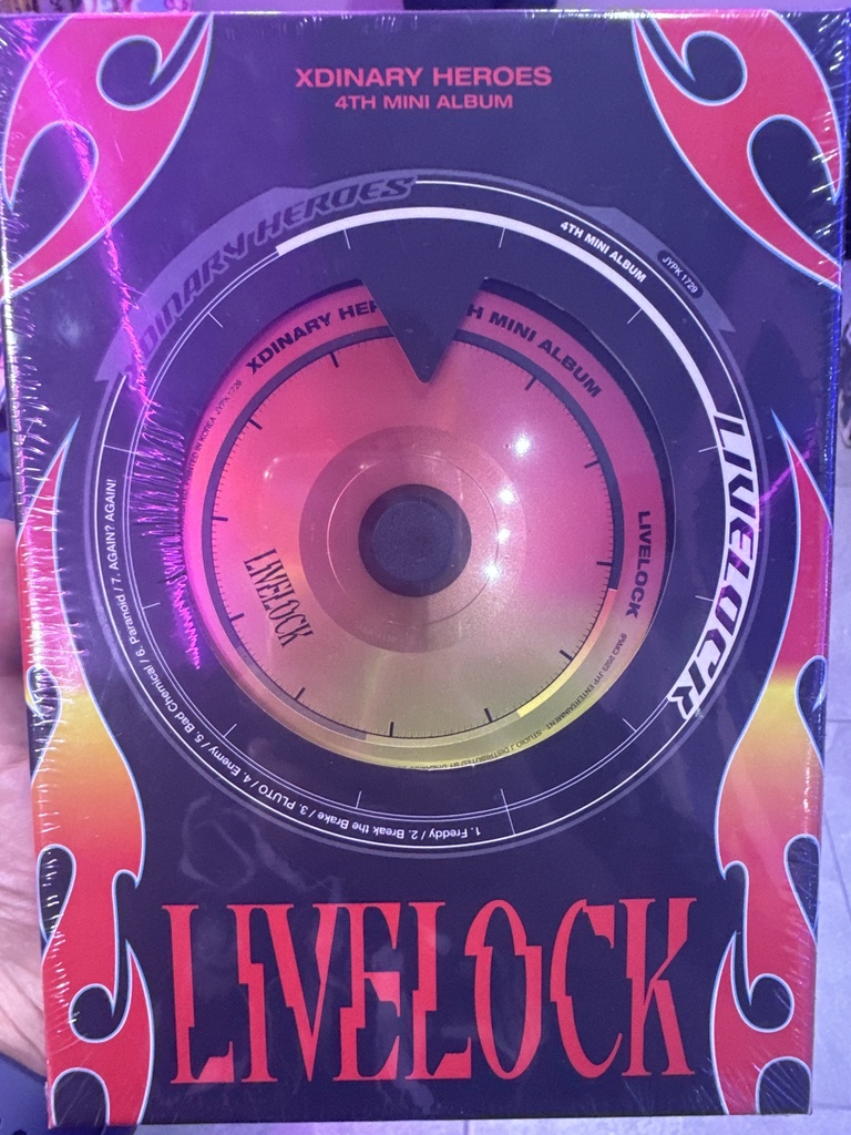 Xdinary Heroes Livelock