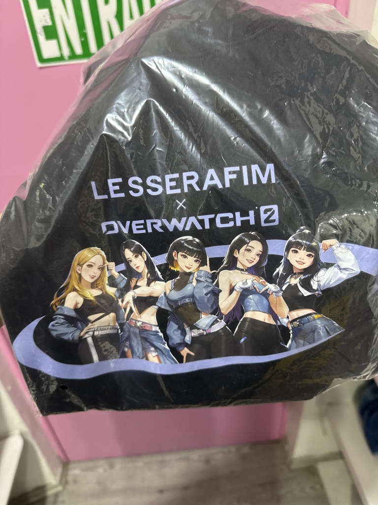 Playera Le Sserafim X Overwatch