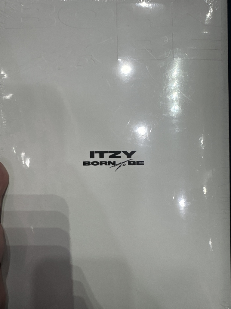 ITZY BORN TO BE LIMITED