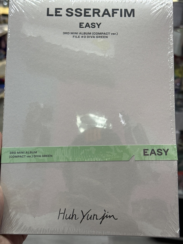 Le sserafim Easy Compact