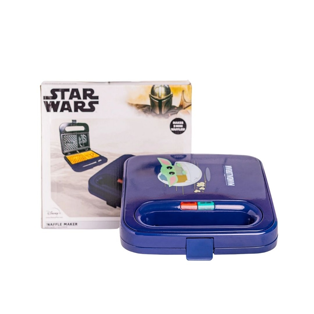 Uncanny Brands Star Wars Mandalorian Bounty Hunter & Baby Yoda  Waflera WM2-SRW-MAN
