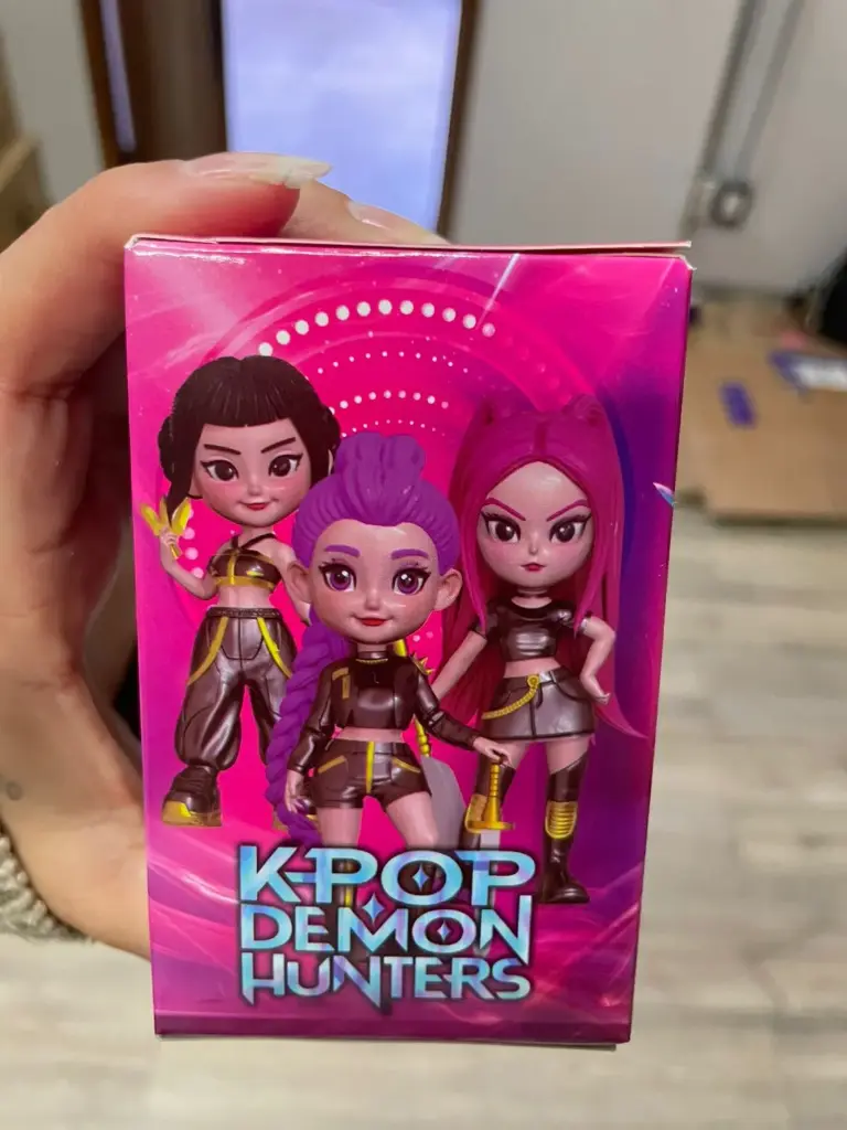 Demon Hunters Muñeca sorpresa