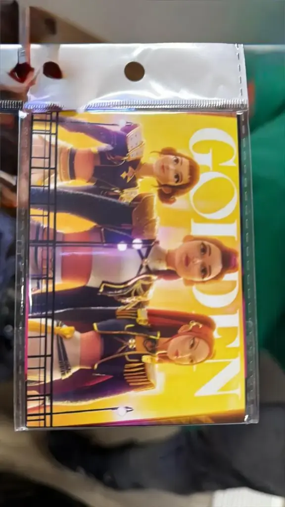 DEMON HUNTERS POSTAL CHICA