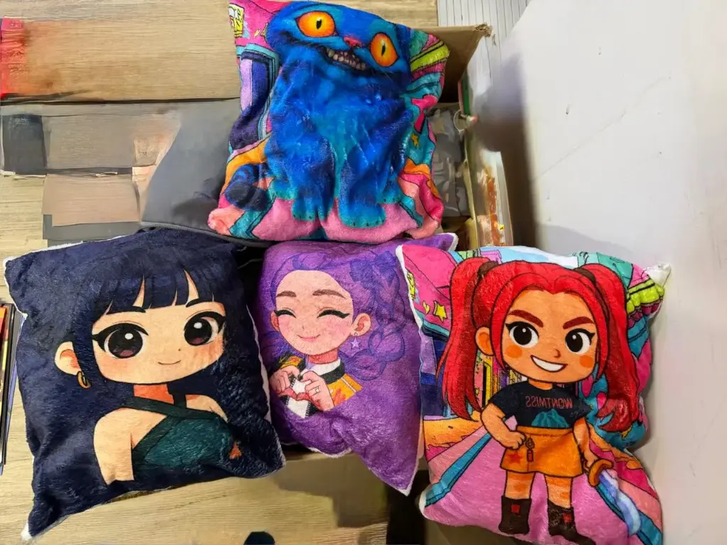 Demon Hunters Almohada Cuadrada