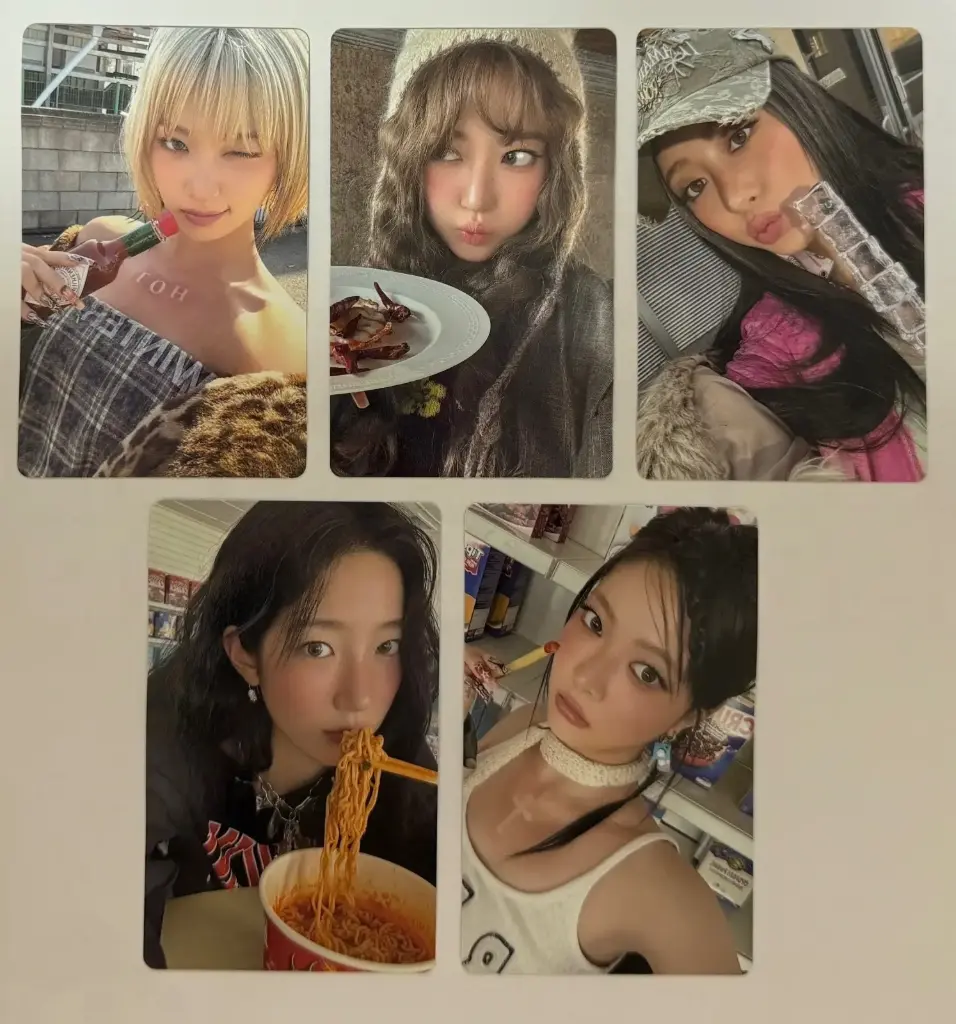 Photocard Le Sserafim Hot POB Oficial