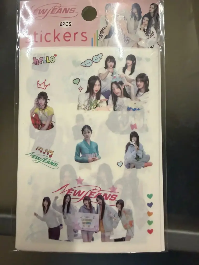KPOP Planilla de stickers New Jeans 6 PCS