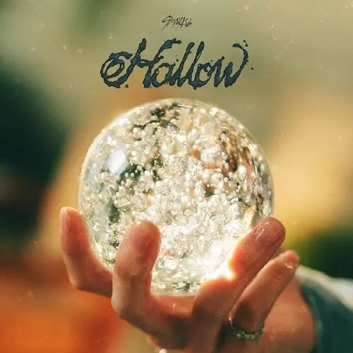 STRAY KIDS HOLLOW STANDARD