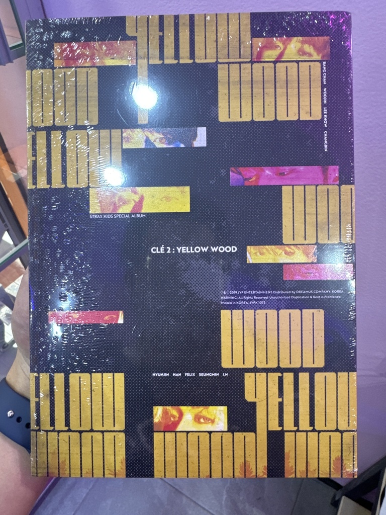 Stray Kids Yellow wood