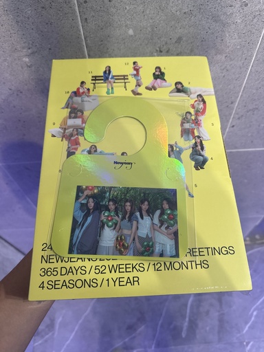 New Jeans Season Greetings 2024 con POB Weverse