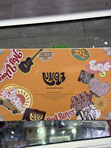 YUQI 1st Mini Album versión especial