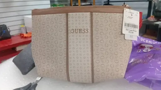 COSMETIQUERA GUESS BEIGE