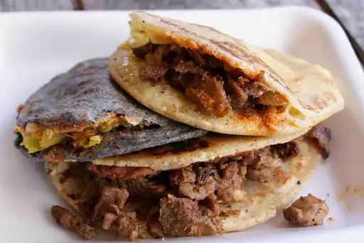 ML Gordita incluye café o té